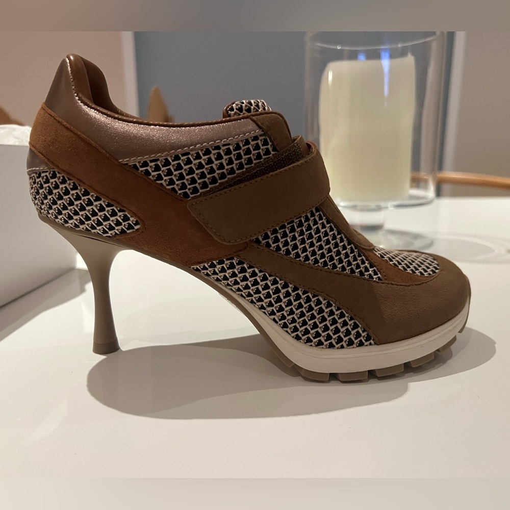 NWOT Sneex The Tepper Hy-Heel Sneaker in Taupe Size 7